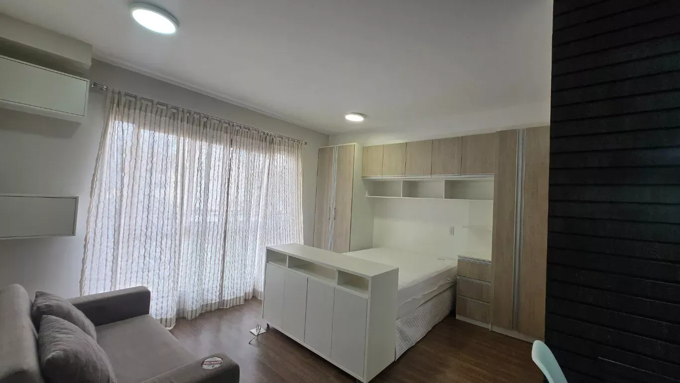 Wood or laminate floors in a one-bedroom apartment, 33 m² — photo 5