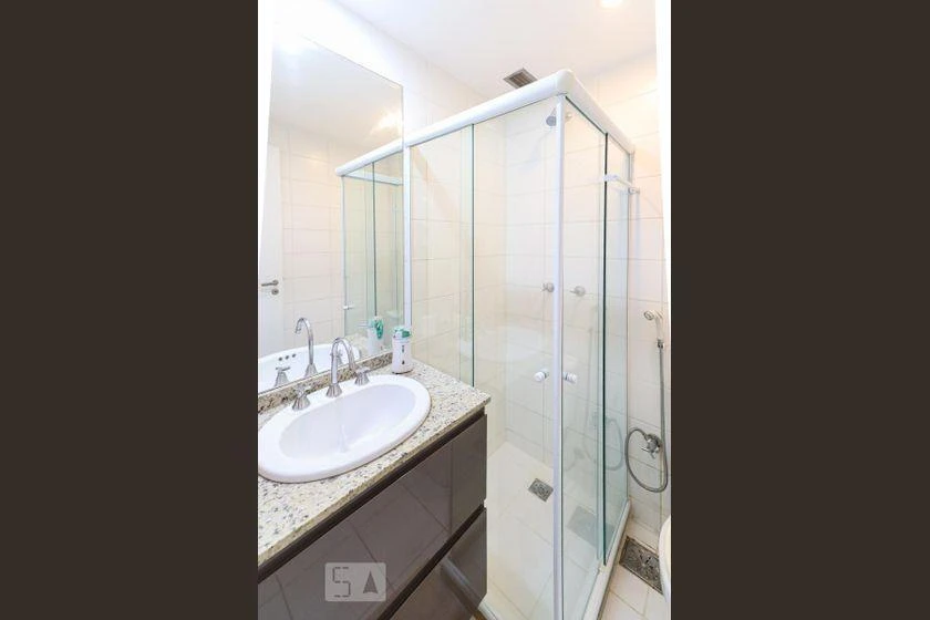 Rental apartment with 4 bedrooms and a glassed-in balcony — photo 85