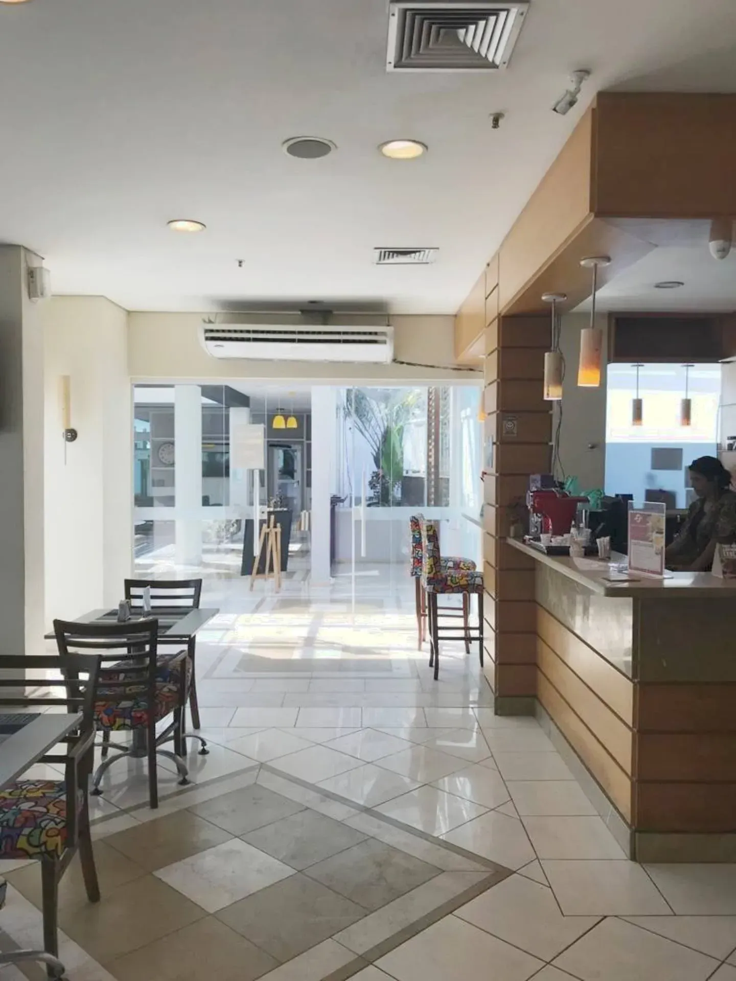 2-bedroom apartment with a balcony and enclosed kitchen — photo 30