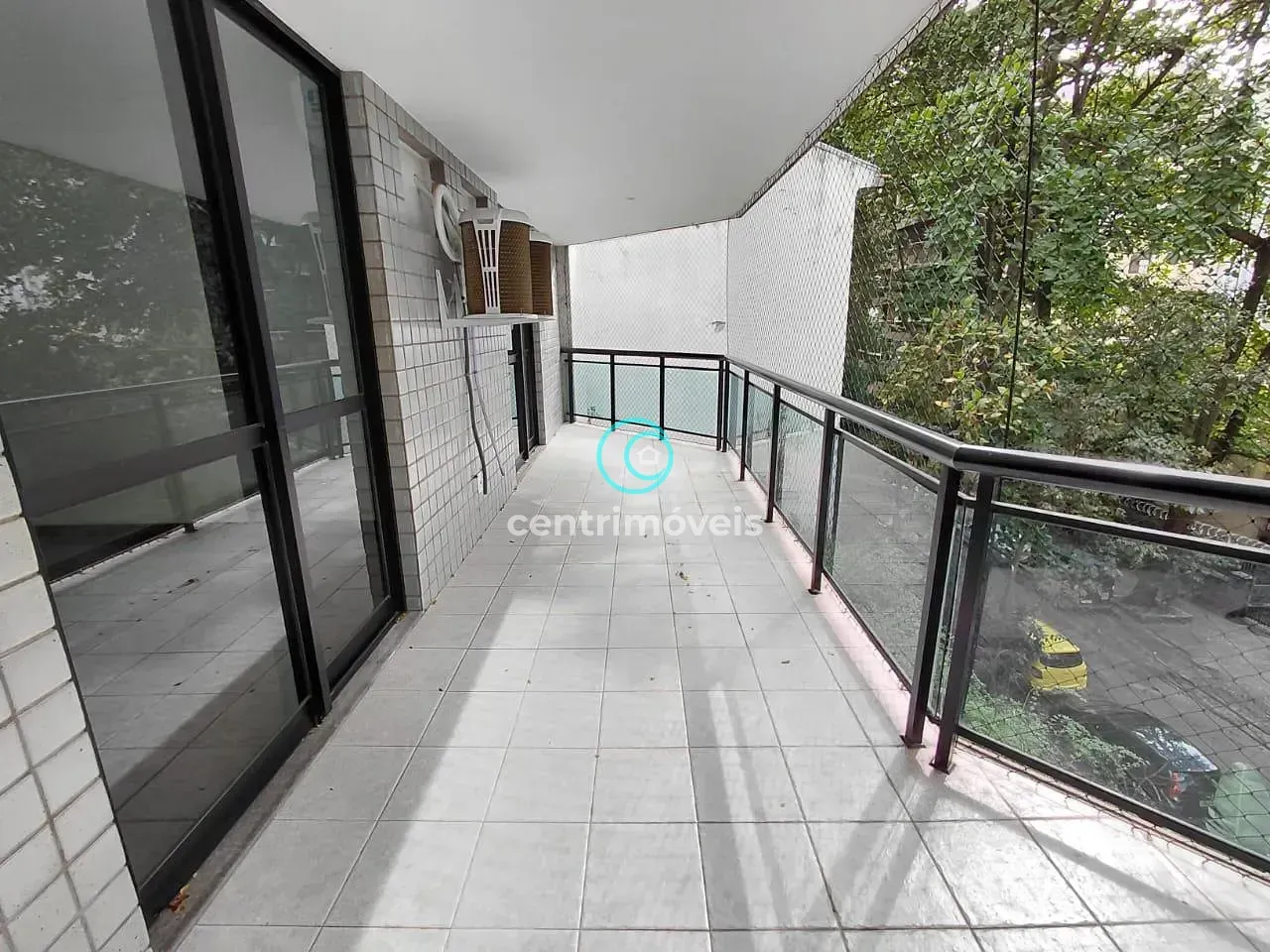 3-bedroom apartment with a walk-in closet — photo 31