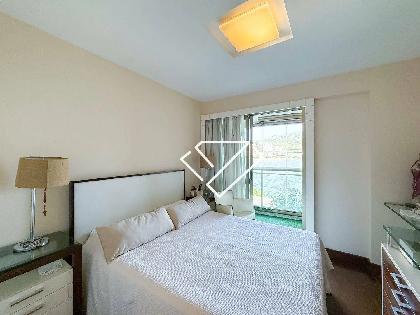 Furnished apartment with 4 en-suites and 258 m² — photo 27