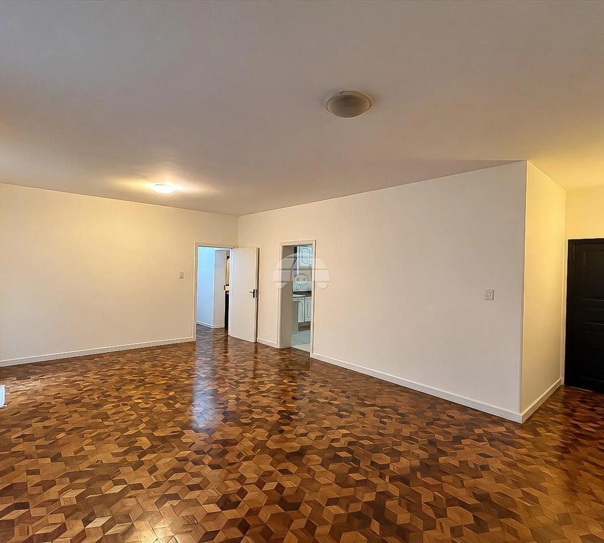 3-bedroom apartment with a bathtub — photo 6