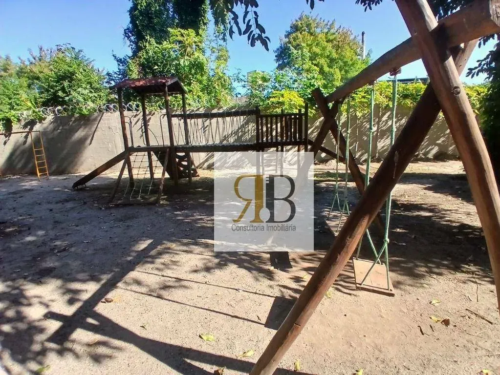 3-bedroom apartment in a building with a pool — photo 15