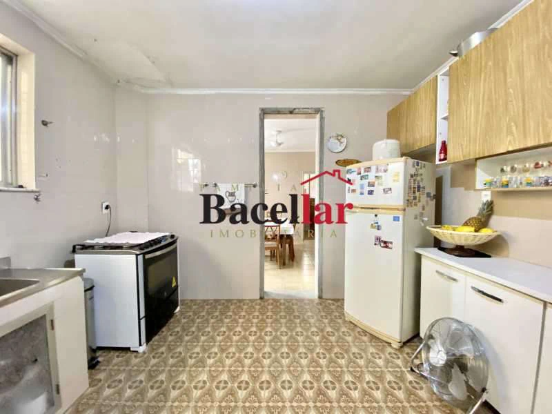 Furnished house with 4 bedrooms and a balcony — photo 24
