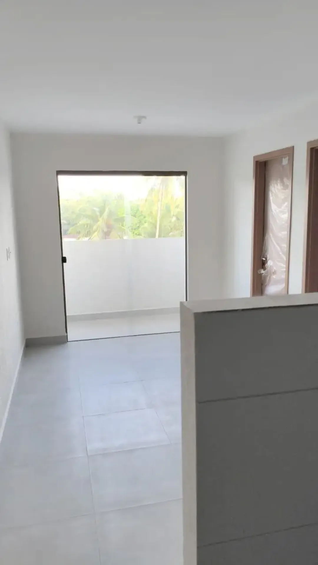 Unfurnished 2-bedroom apartment with open-plan kitchen