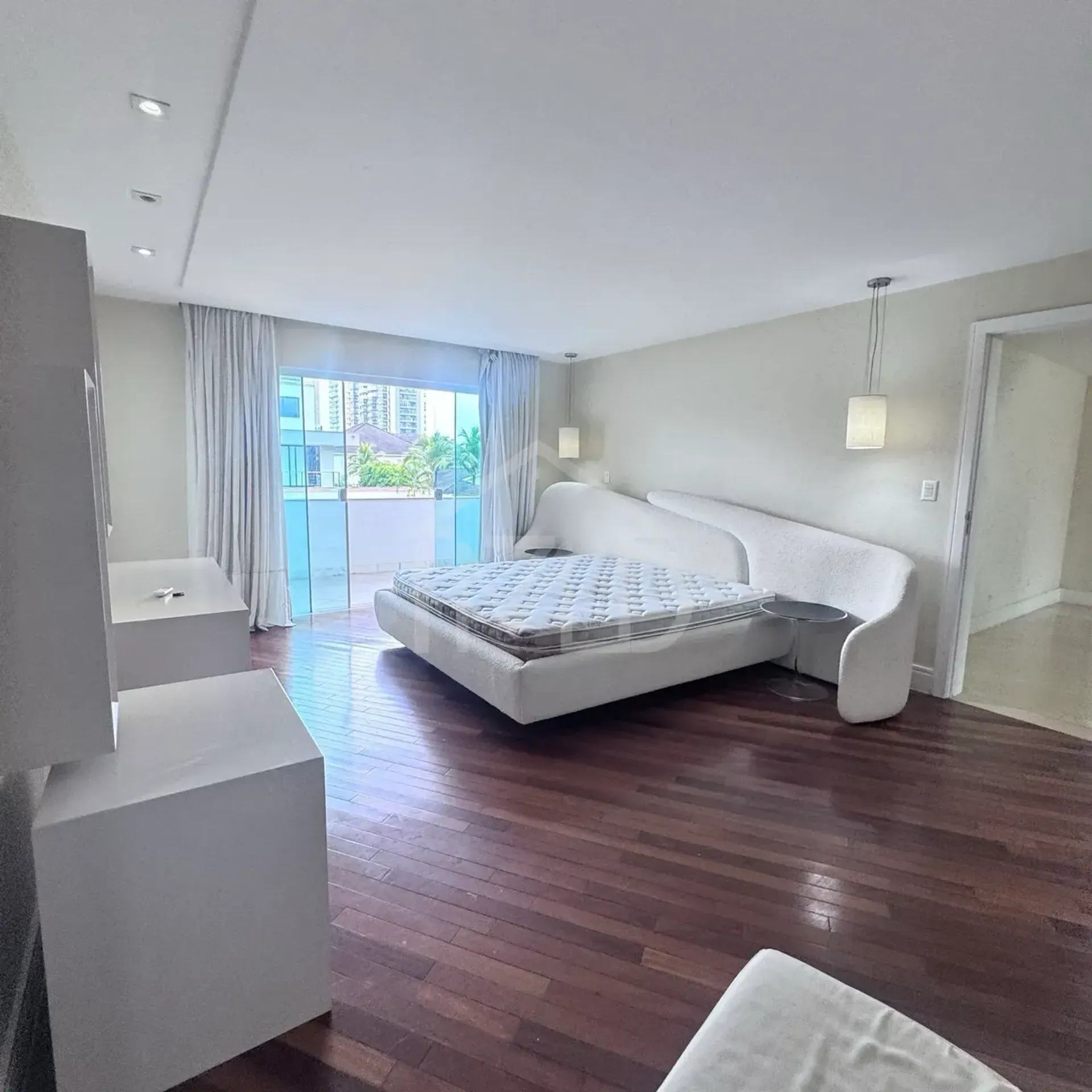 Casa amueblada con 5 dormitorios y 5 baños, balcón acristalado — photo 24