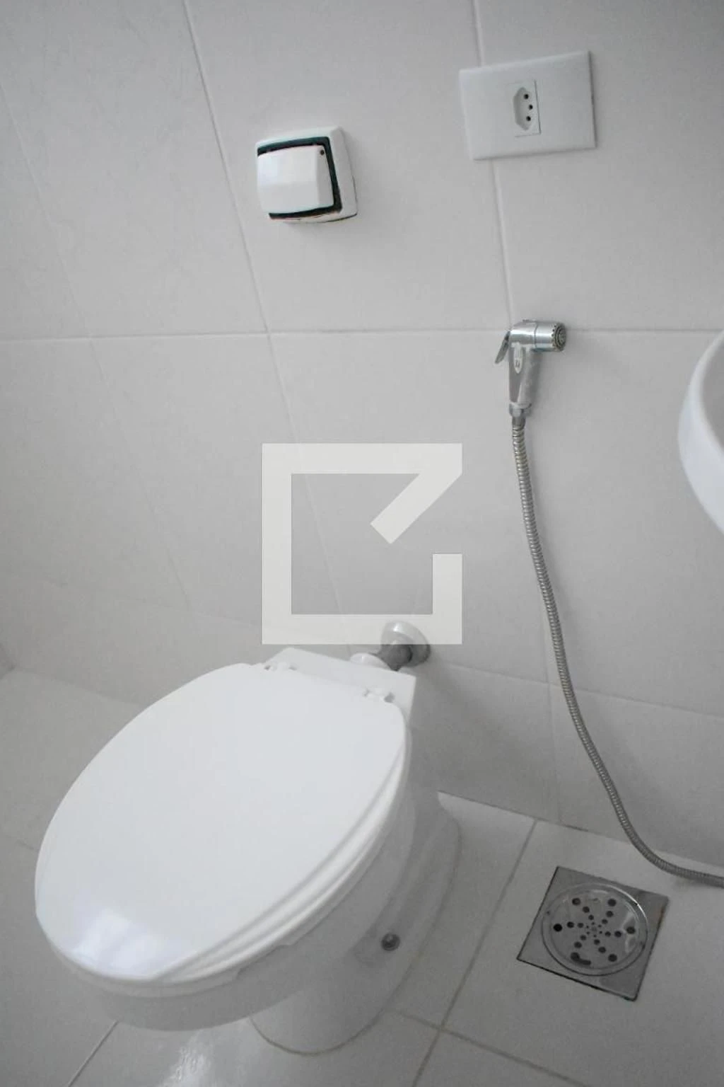 Квартира з 3 спальнями та дерев'яною підлогою або ламінатом — photo 12