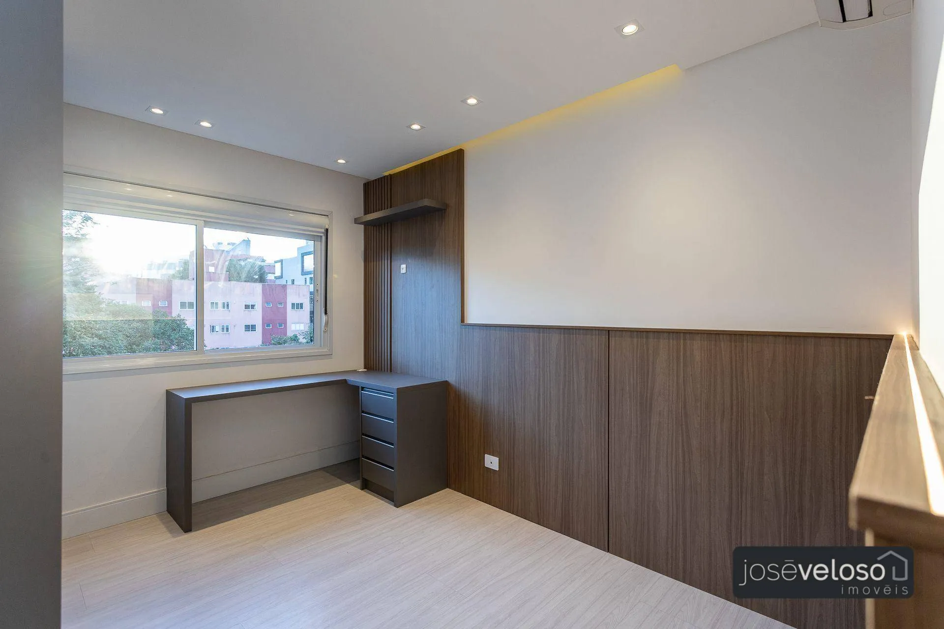 Apartment with open-plan kitchen and 4 bedrooms, 297 m² — photo 28