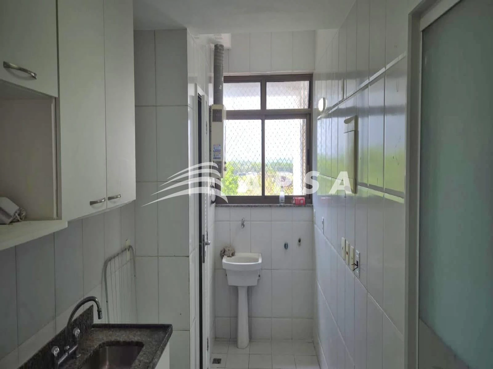 Glass-enclosed balcony in a 3-bedroom apartment, 91 m² — photo 11