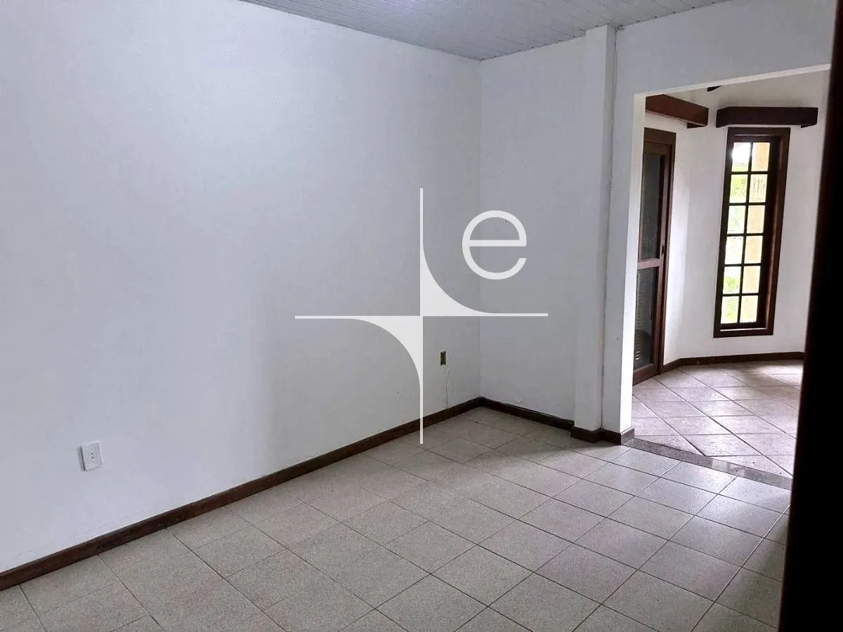House with 3 bedrooms and 5 bathrooms, 481 m² — photo 17