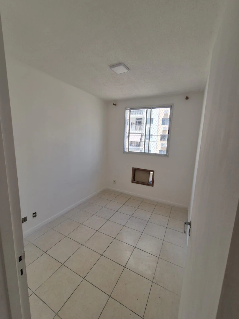 2-bedroom apartment with balcony and closed kitchen