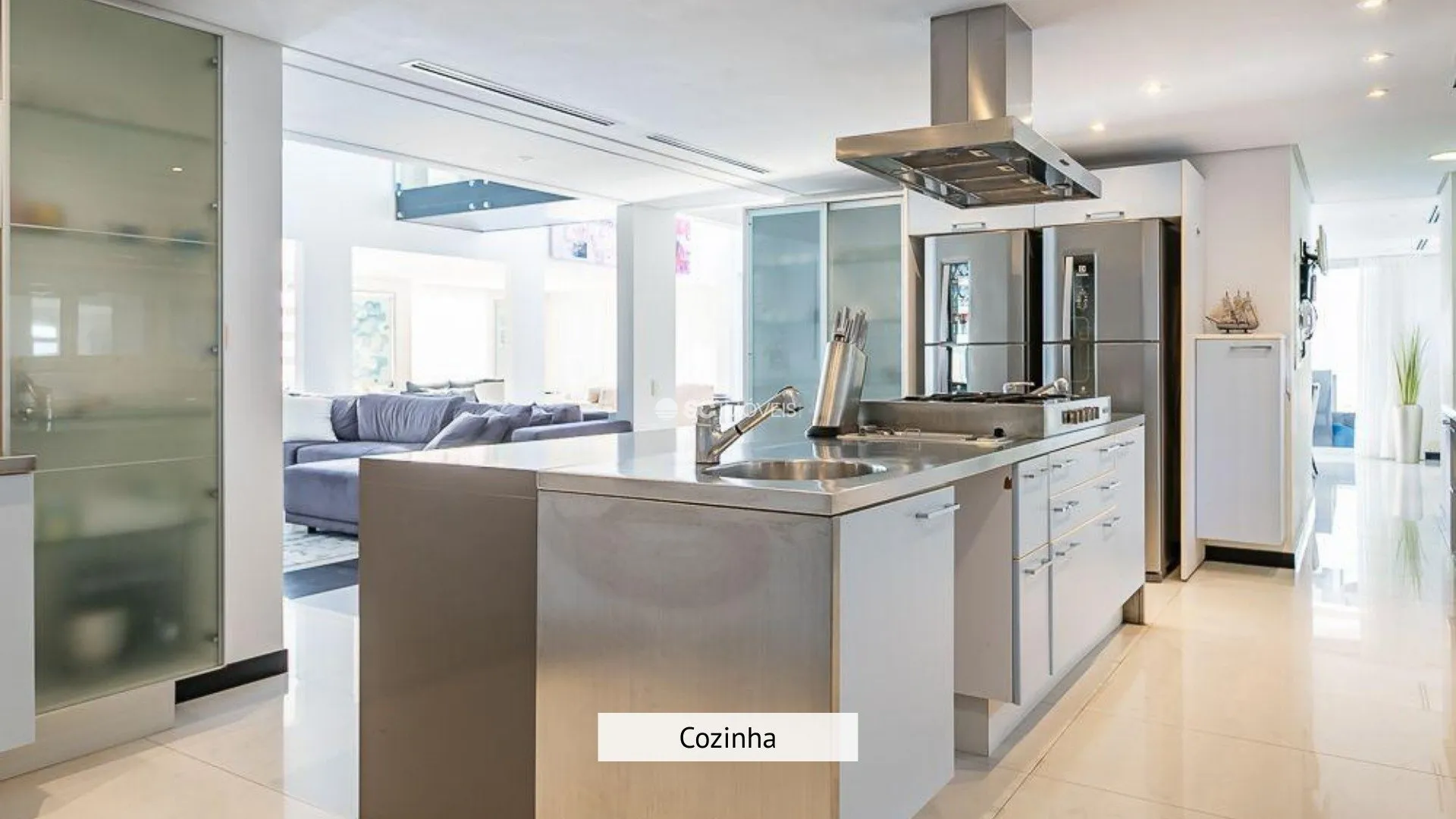 800 m² house with 6 en-suite rooms and 4 parking spaces — photo 13