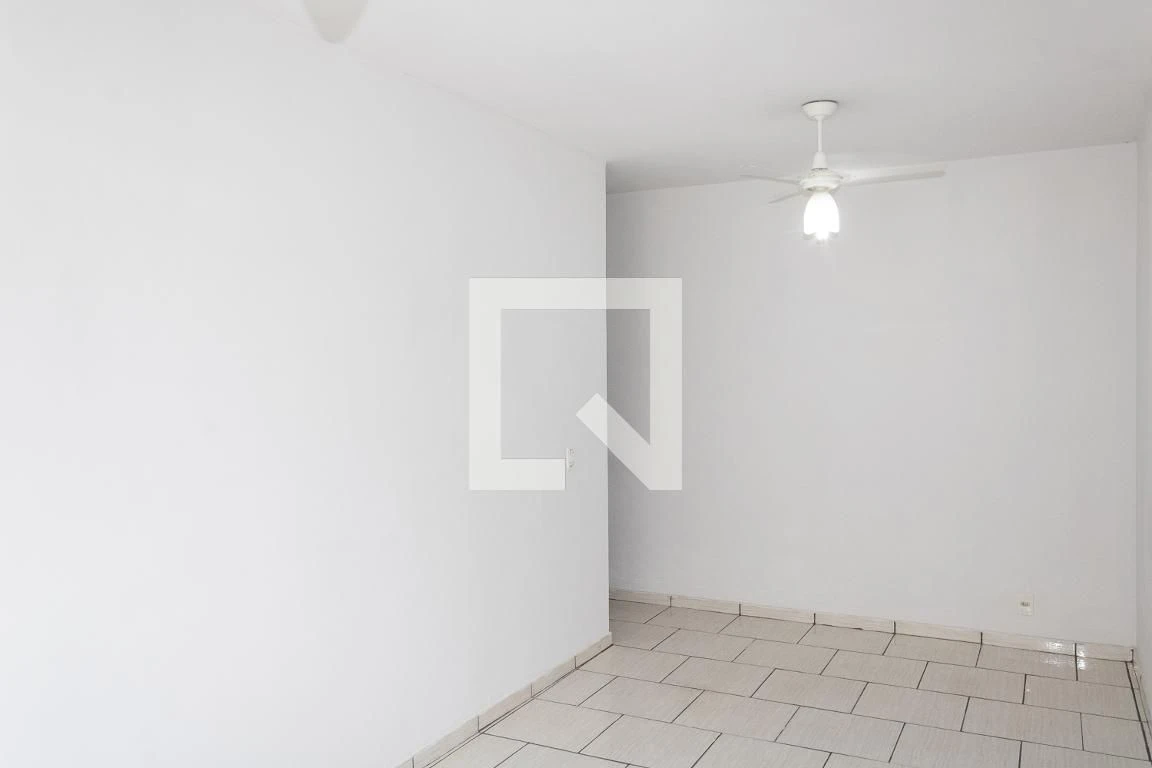 2-bedroom apartment with 1 parking space and laundry area — photo 13