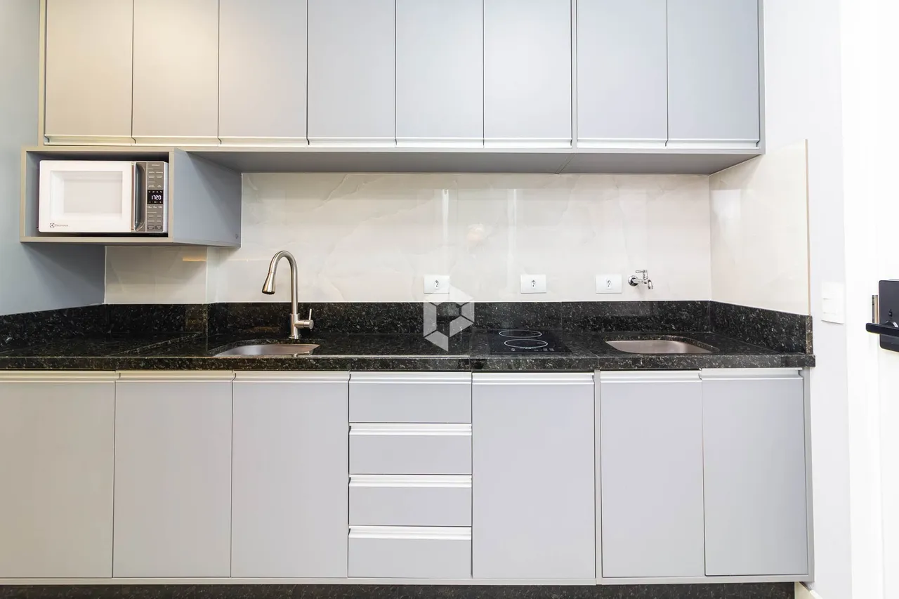 Furnished 1-bedroom apartment with a balcony — photo 4