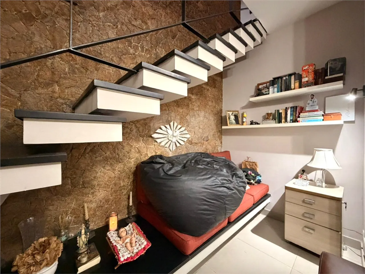 Casa com 5 quartos e 5 banheiros, varanda e janelas amplas — photo 4