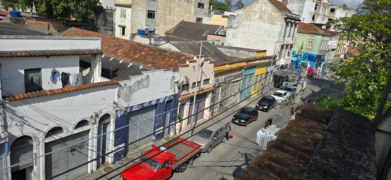 Apartamento de 3 quartos com piso de madeira ou laminado — photo 2