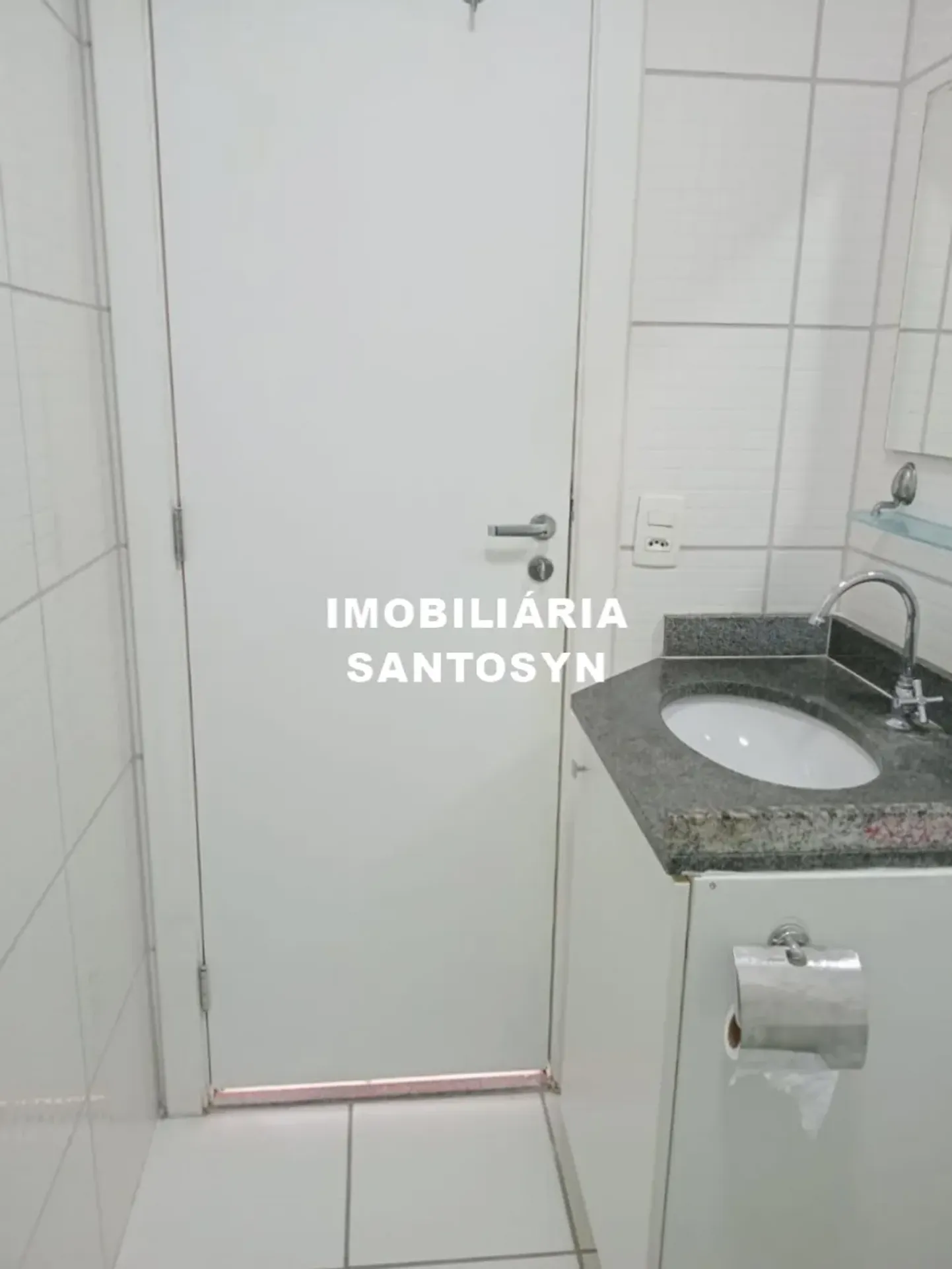 2-bedroom apartment in a building with a gym — photo 4