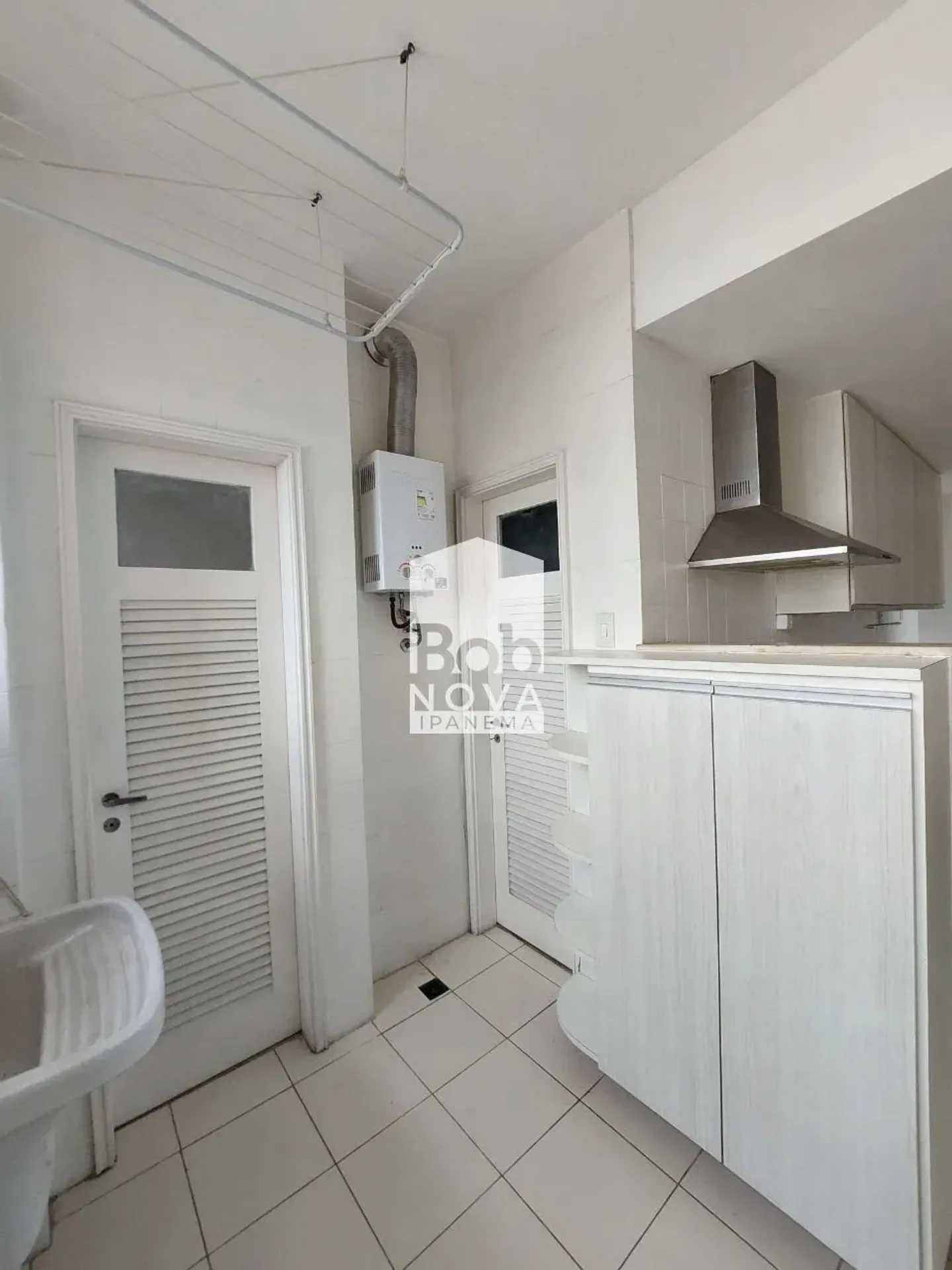 Unfurnished 161 m² apartment with a closed kitchen — photo 29
