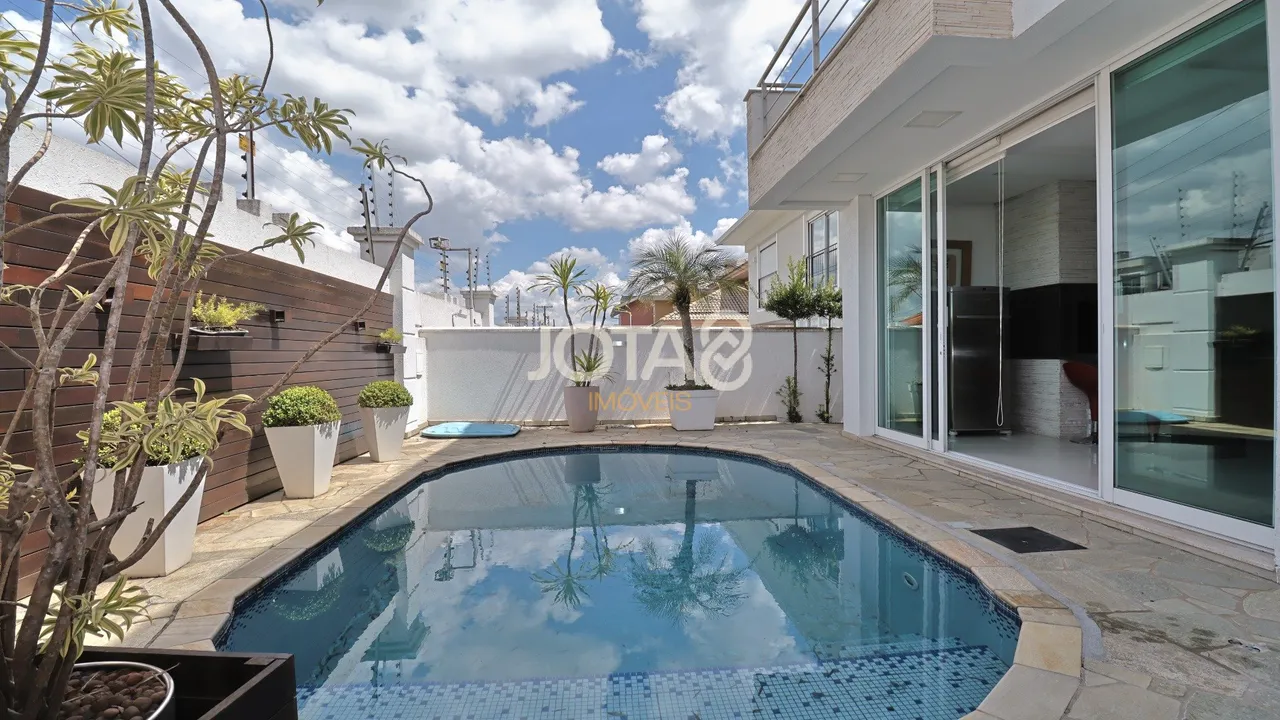 House of 310 m² with 3 en-suite bedrooms and private BBQ — photo 15