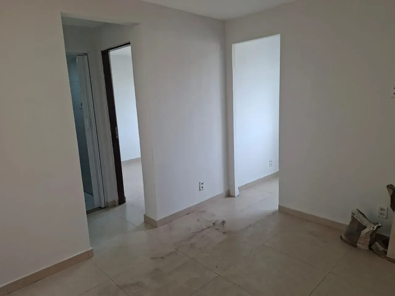 1-bedroom apartment with tiled floors and glass shower — photo 5