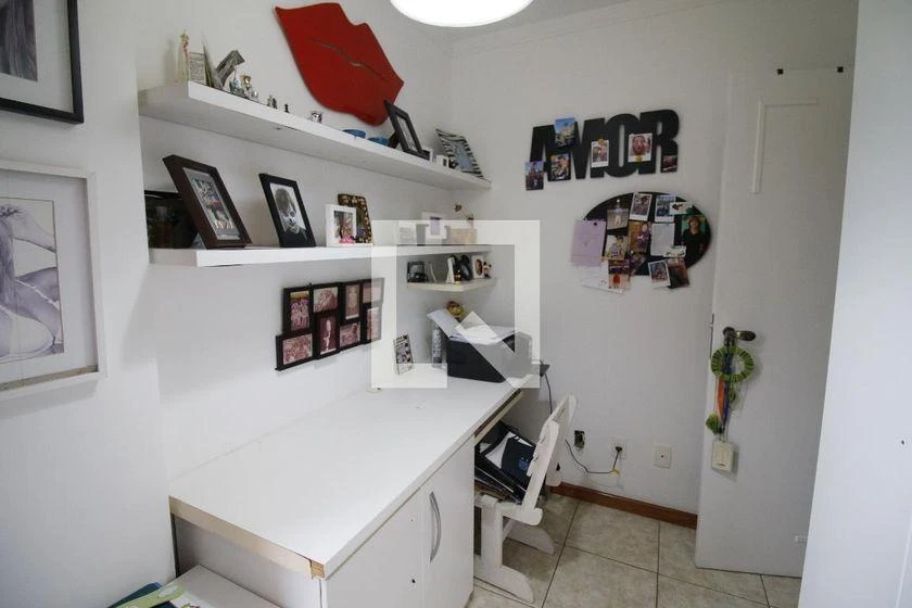 3-bedroom rental apartment with an enclosed balcony — photo 5