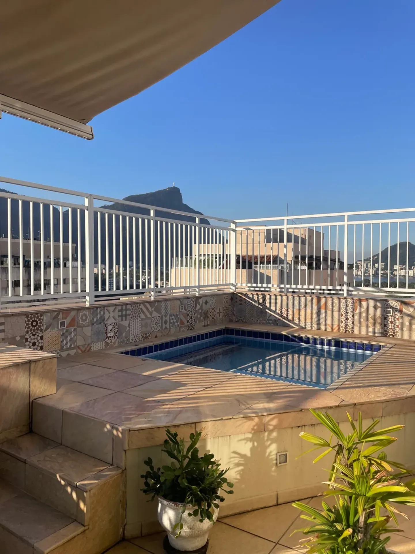 Furnished apartment with 4 bedrooms and 4 bathrooms — photo 32