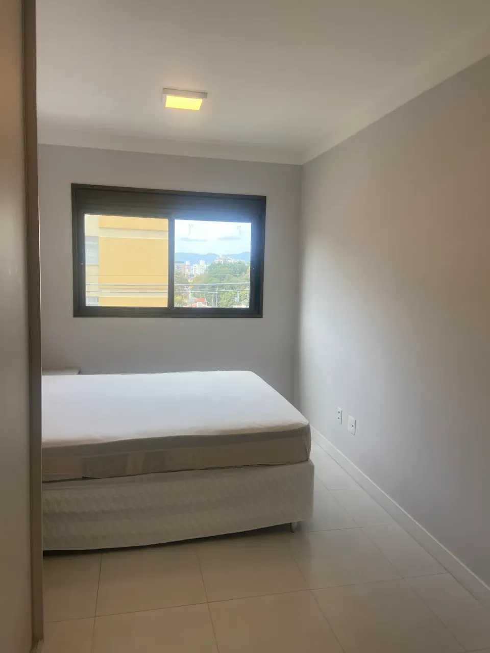 2-bedroom apartment in a building with a gym — photo 7
