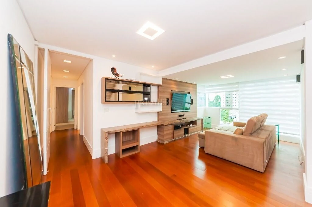 3-bedroom apartment, 1 with its own bathroom, 192 m² — photo 12
