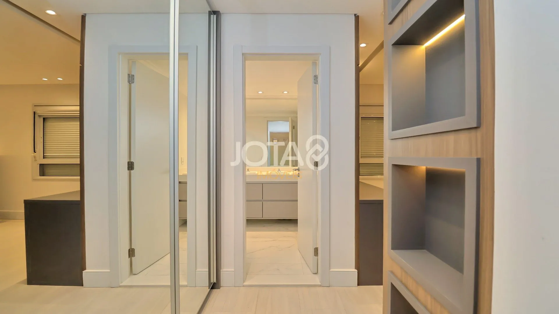 Apartment with 3 en-suite bedrooms 266 m² and parking — photo 25