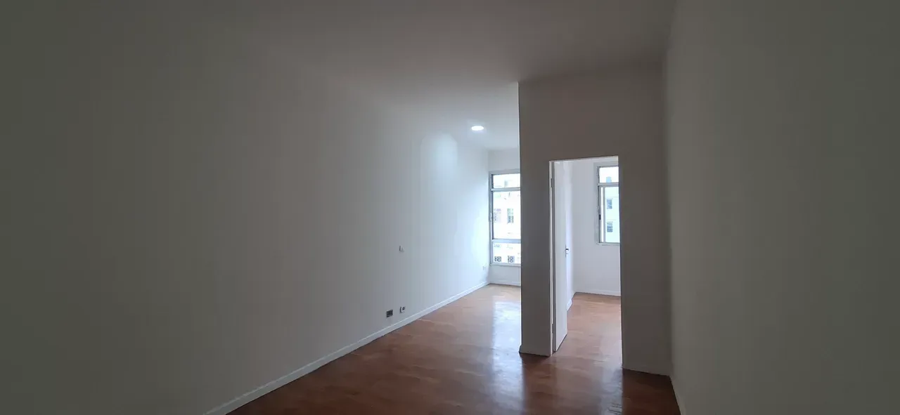Apartamento no 10º andar com piso de madeira ou laminado