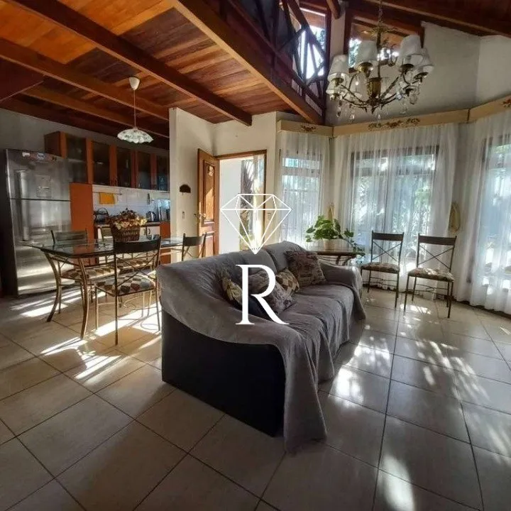 House with 4 bedrooms and 630 m² plus private garden