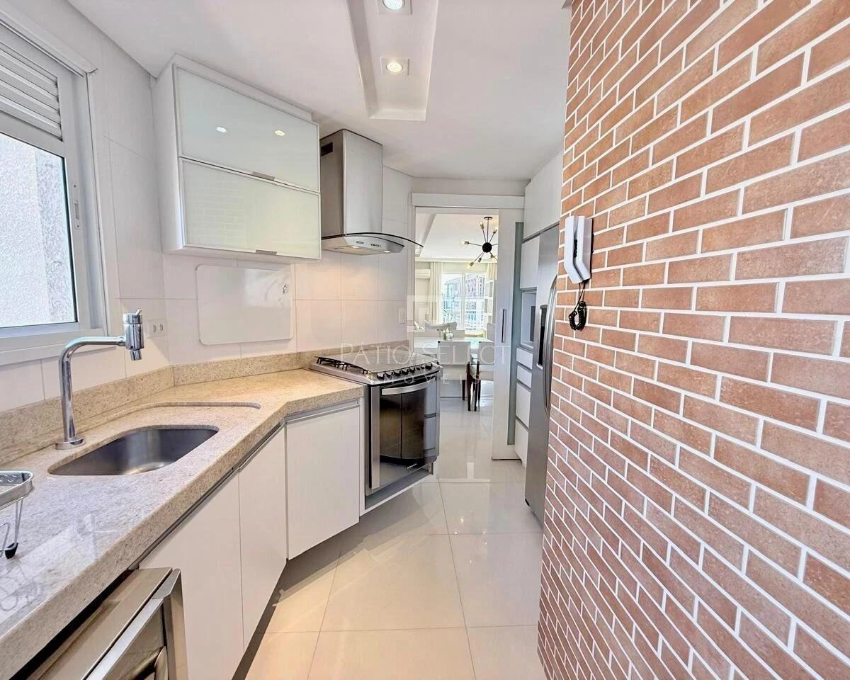 Furnished apartment with 2 bedrooms and glass balcony — photo 12