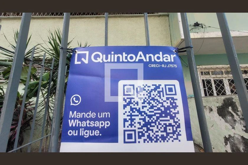 Apartamento com 2 quartos e box de vidro no banheiro — photo 40