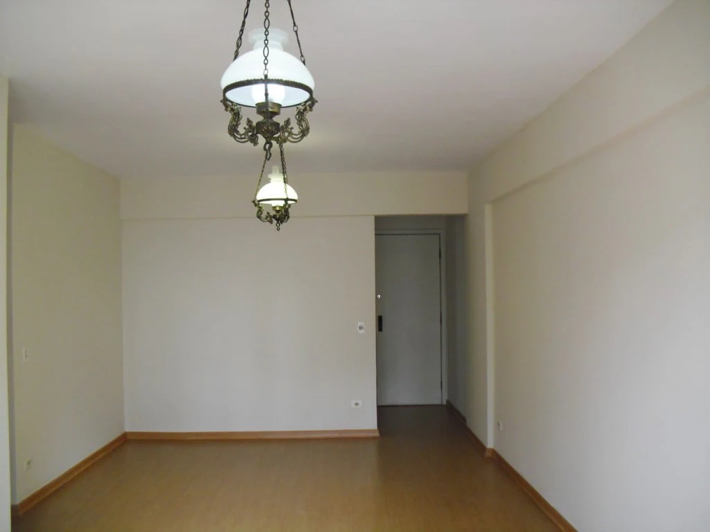 Wood or laminate floors in a 2-bedroom apartment, 122 m² — photo 10