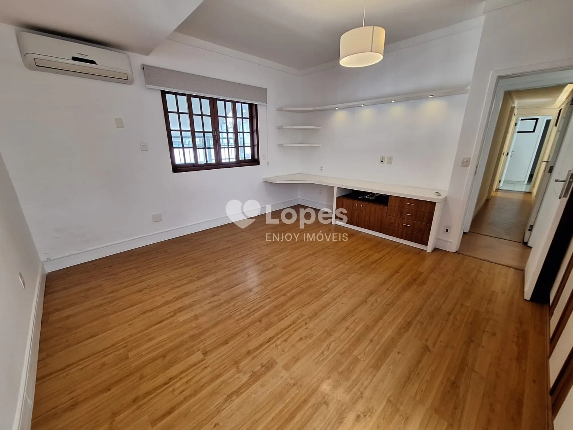 5-bedroom apartment in a building with a gym — photo 8