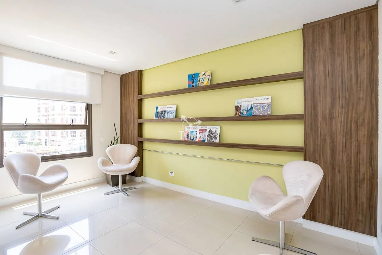 Wood or laminate floors in a 3-bedroom apartment, 78 m² — photo 50