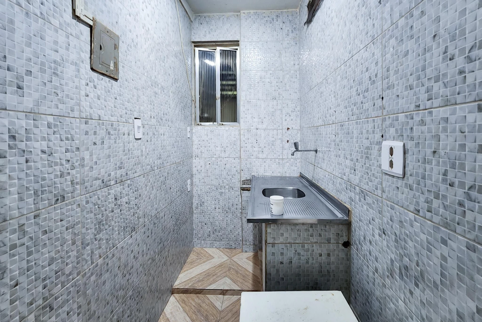 Unfurnished studio with 1 bedroom and 1 bathroom — photo 6