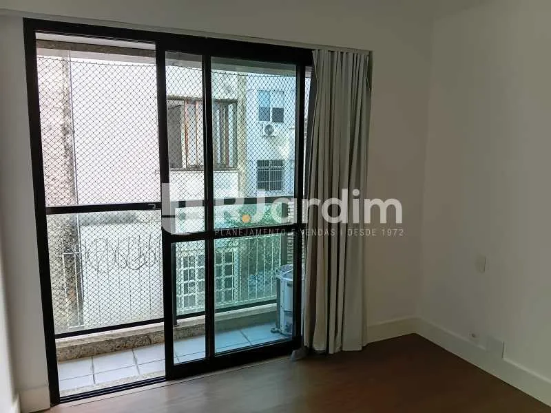 Apartamento com 3 quartos e varanda — photo 12