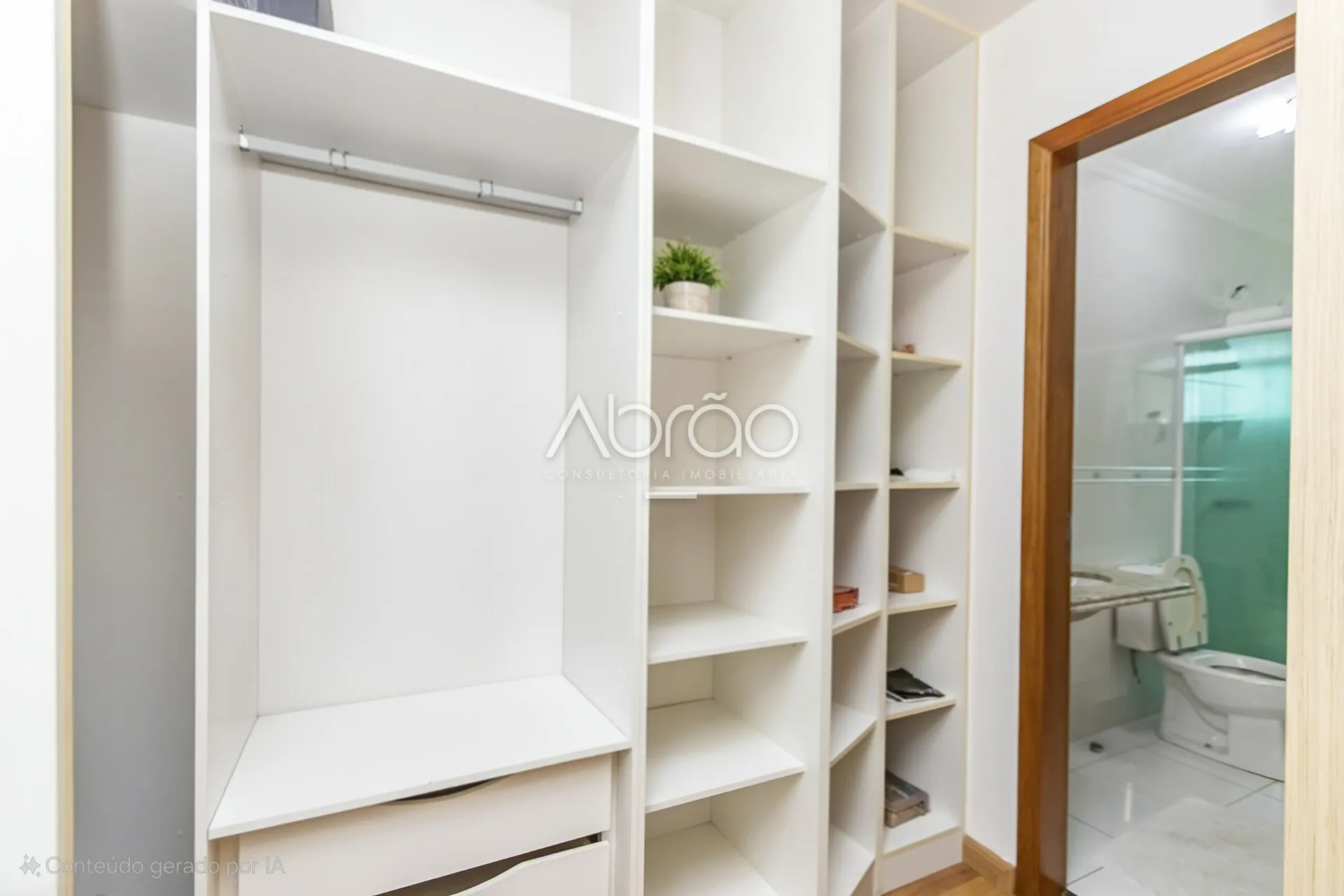 4-bedroom house with a fireplace — photo 19