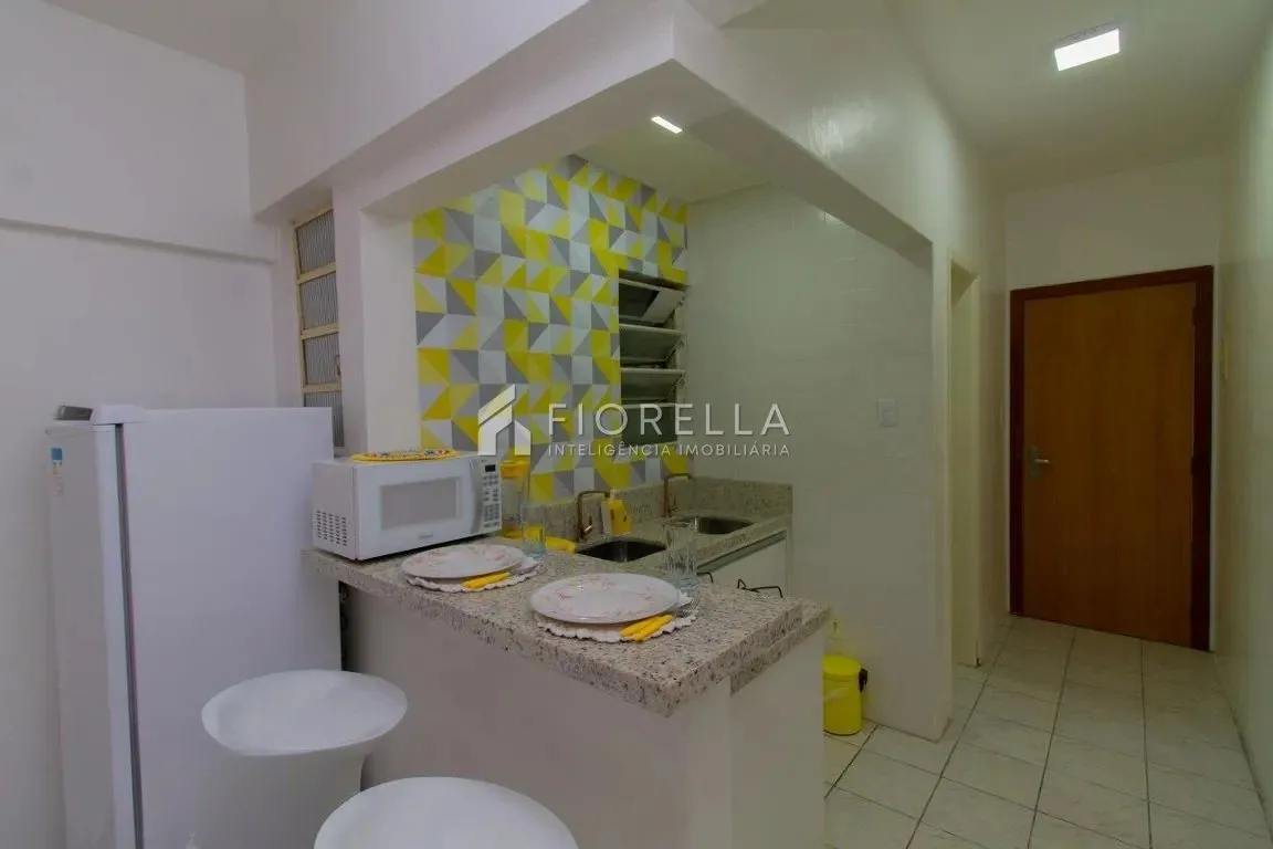 Furnished studio 35 m² with an open kitchen and gas stove — photo 4