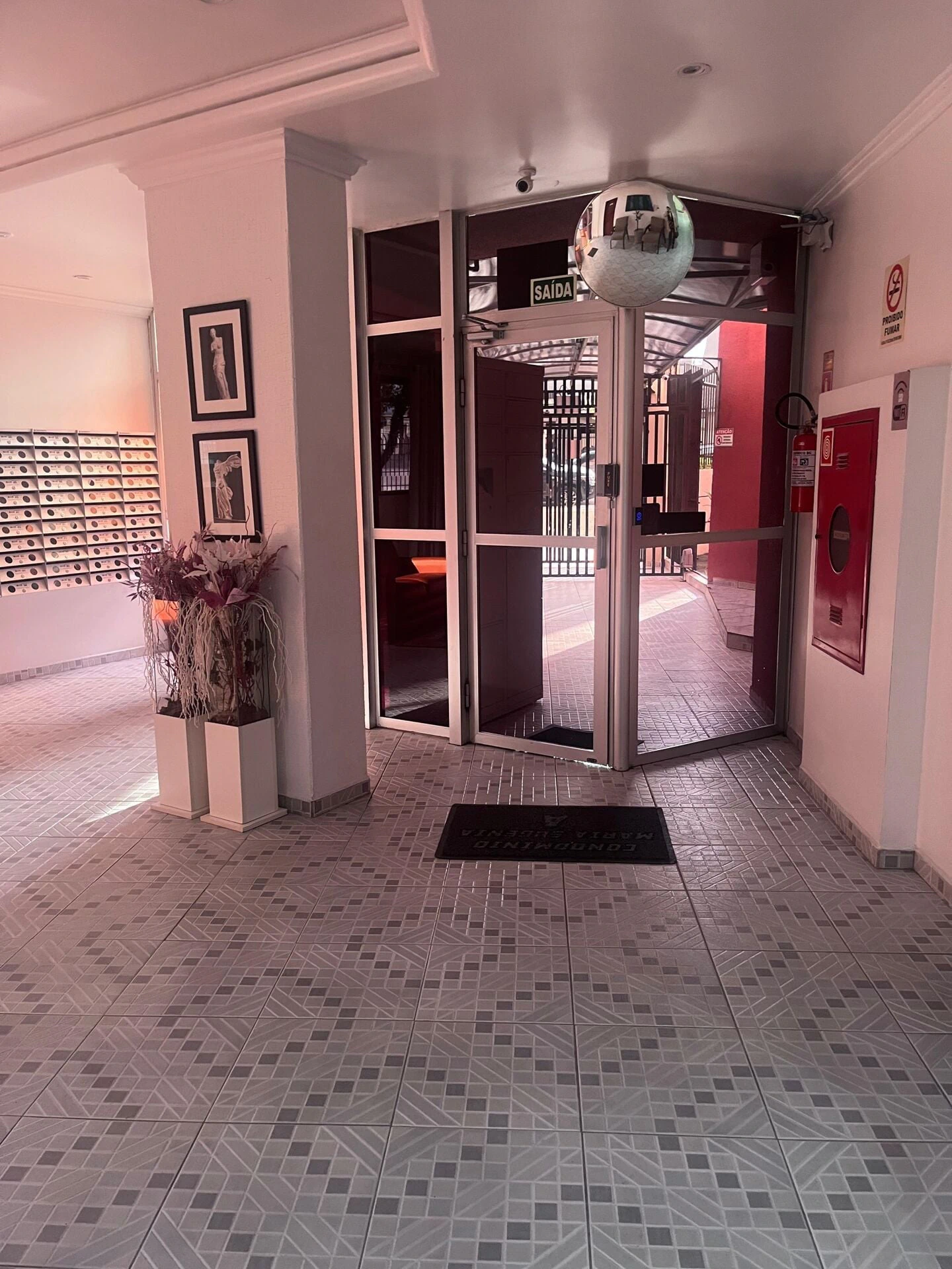 2-bedroom apartment with wood or laminate floors in Curitiba — photo 18