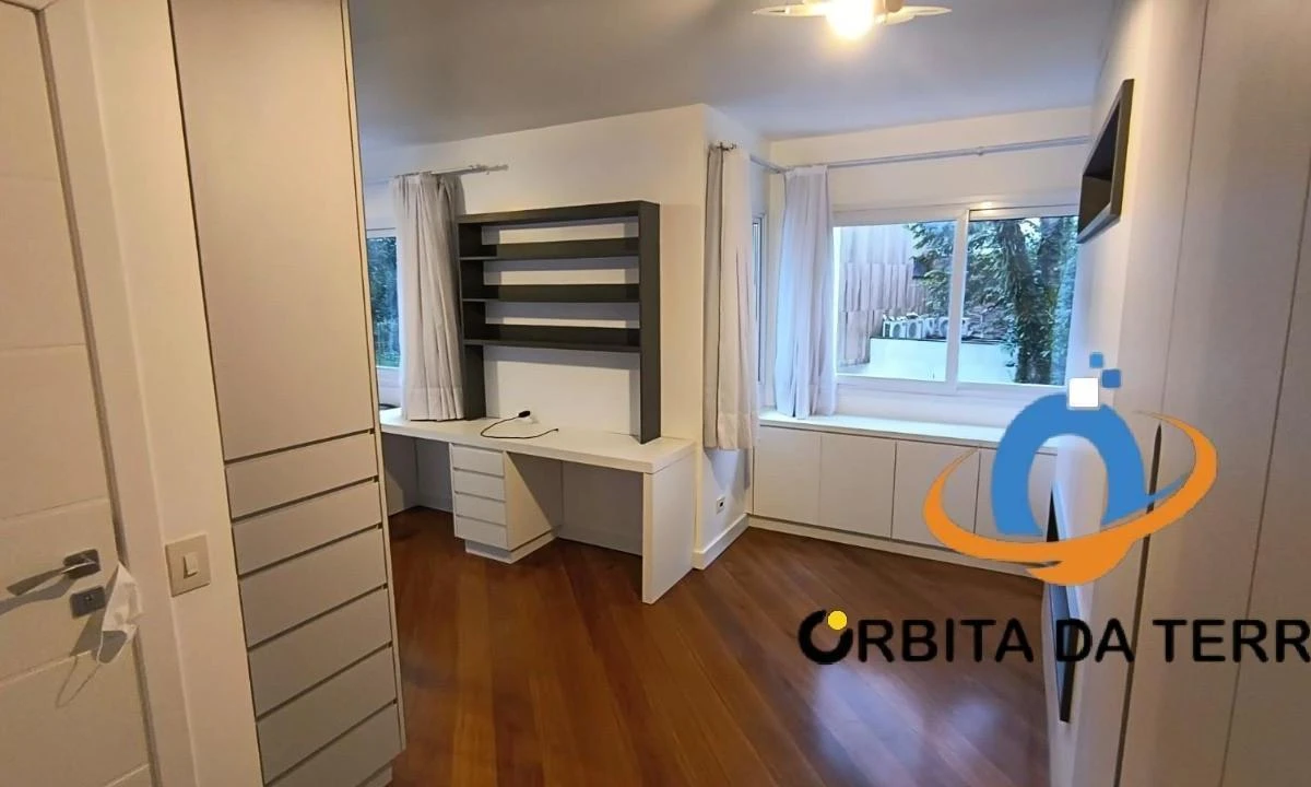 5-bedroom house with a bathtub in Curitiba — photo 5