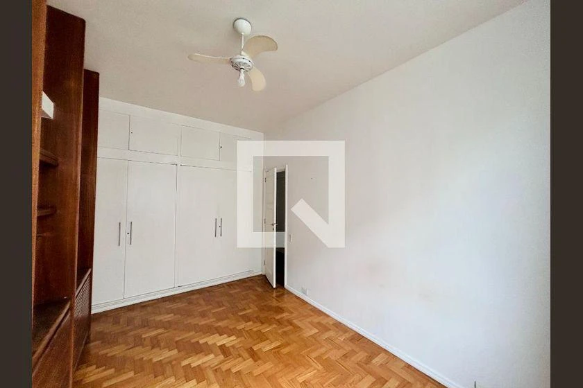 3-bedroom apartment with wood or laminate floors — photo 14
