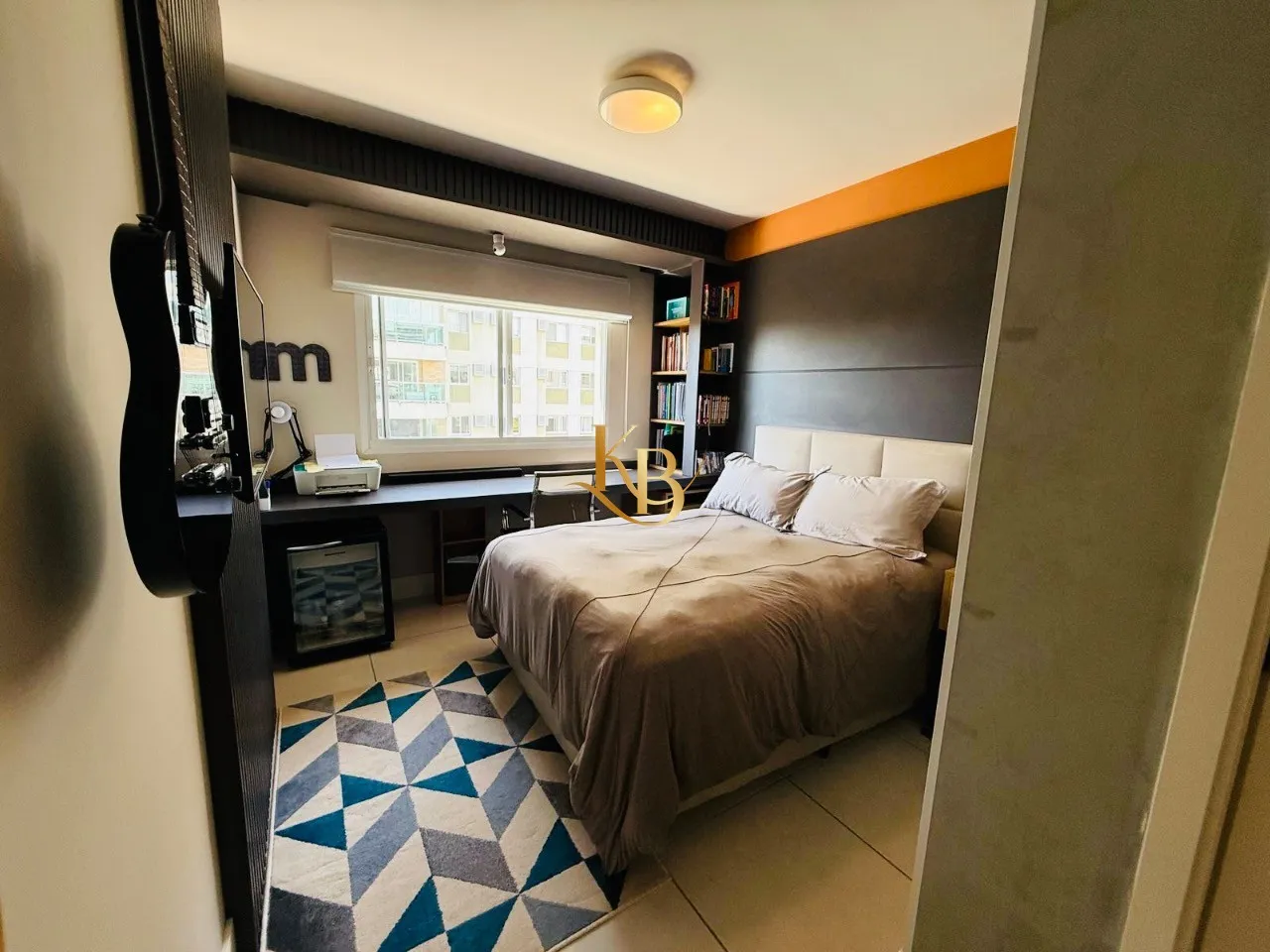 Furnished 4-bedroom apartment with enclosed balcony and grill — photo 20