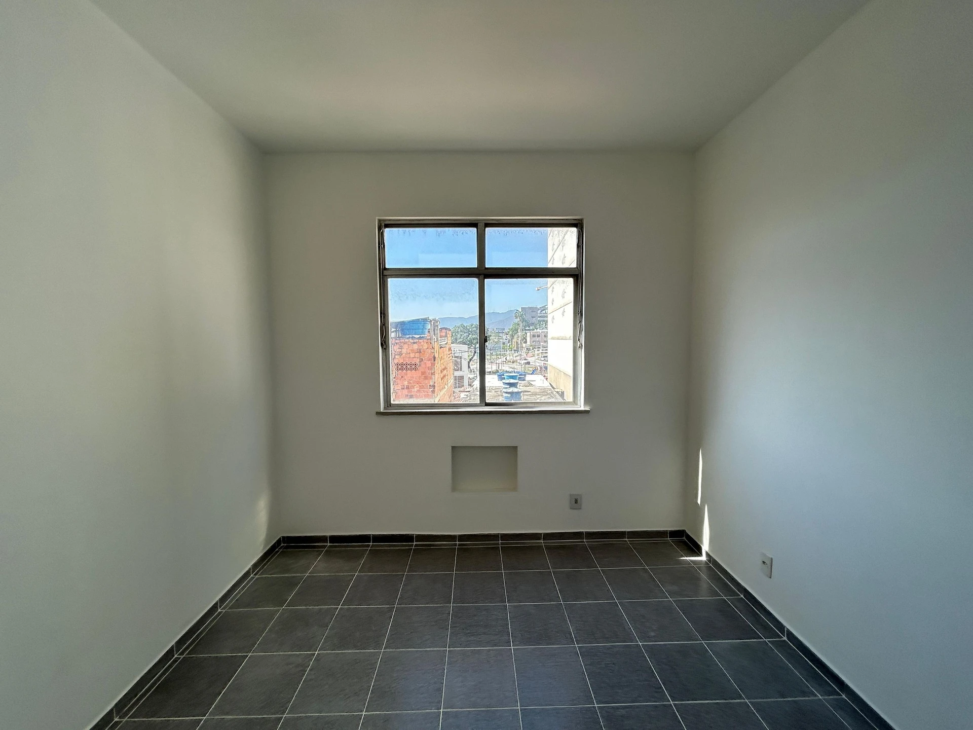 Unfurnished rental apartment with 2 bedrooms and parking — photo 3