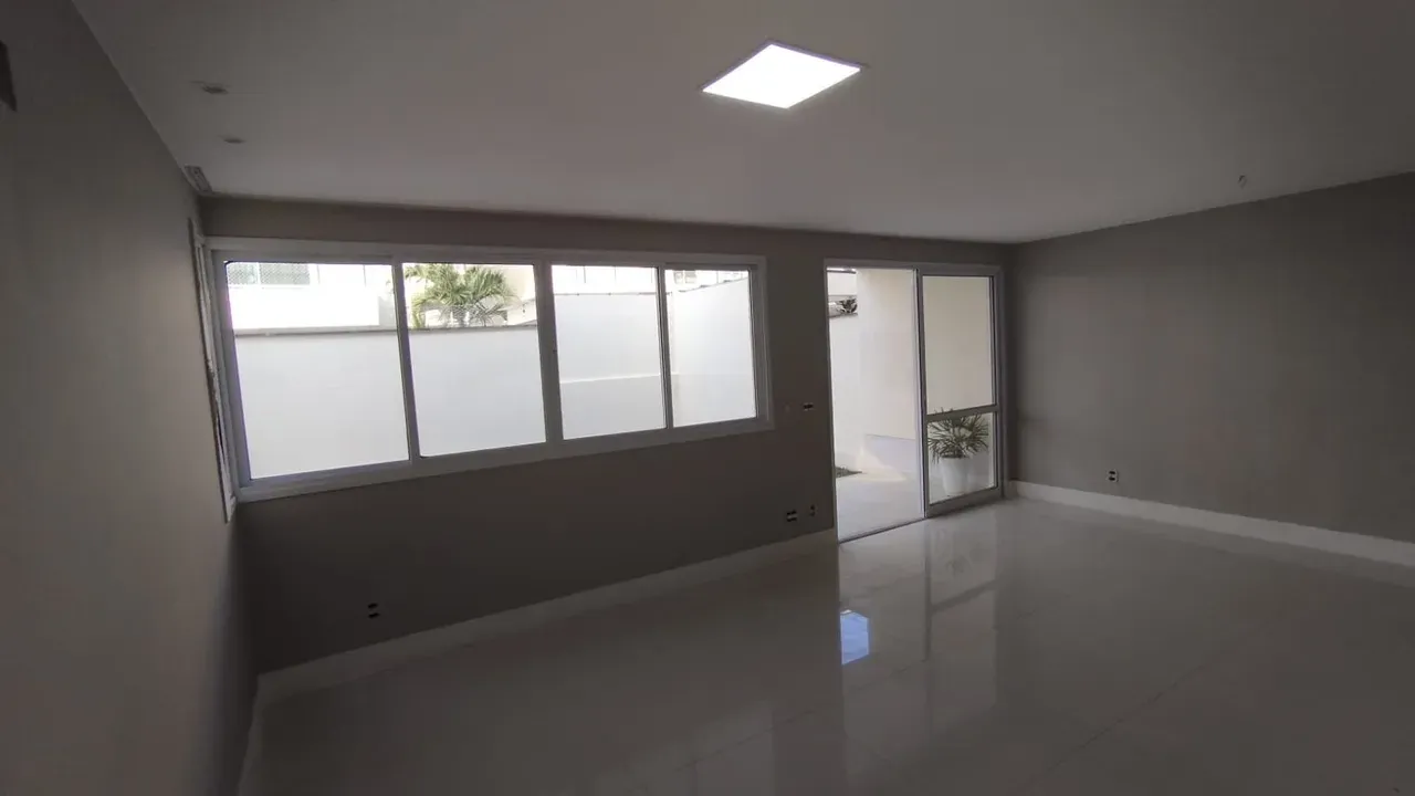 House with 5 bedrooms and 5 bathrooms and balcony grill — photo 32