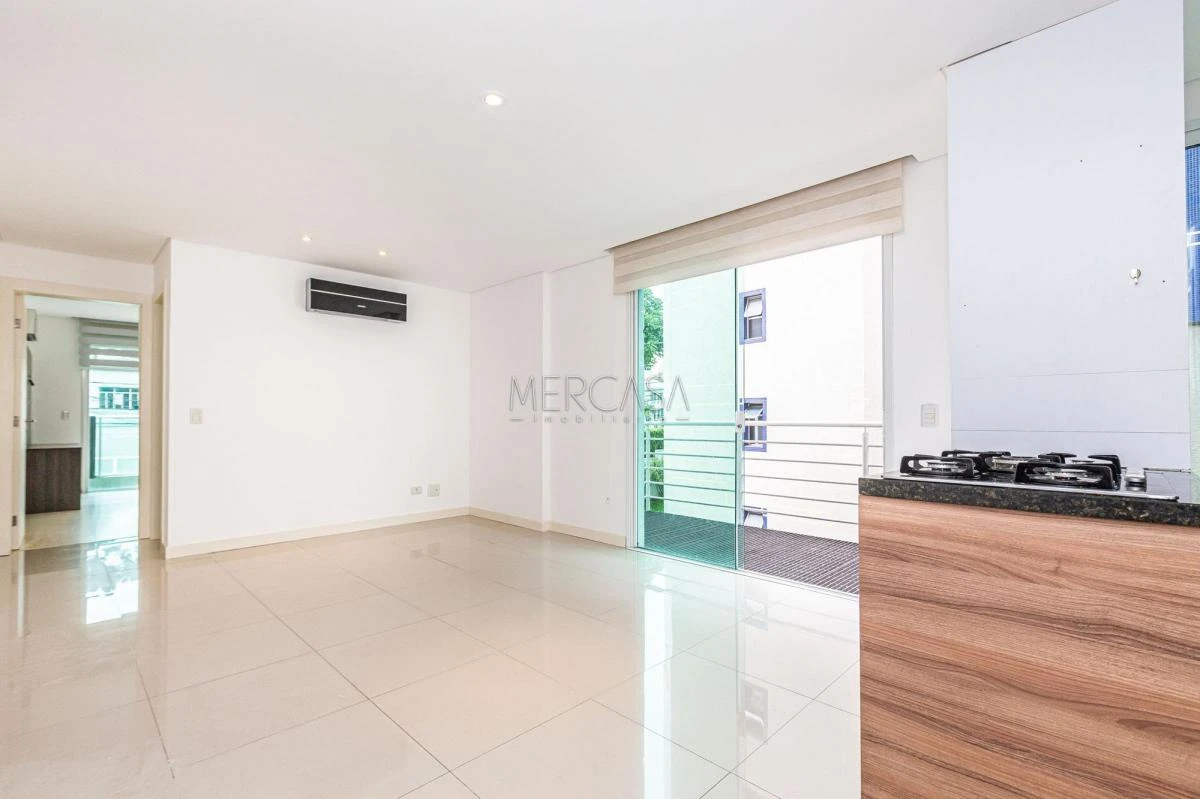 One-bedroom apartment in a building with a pool