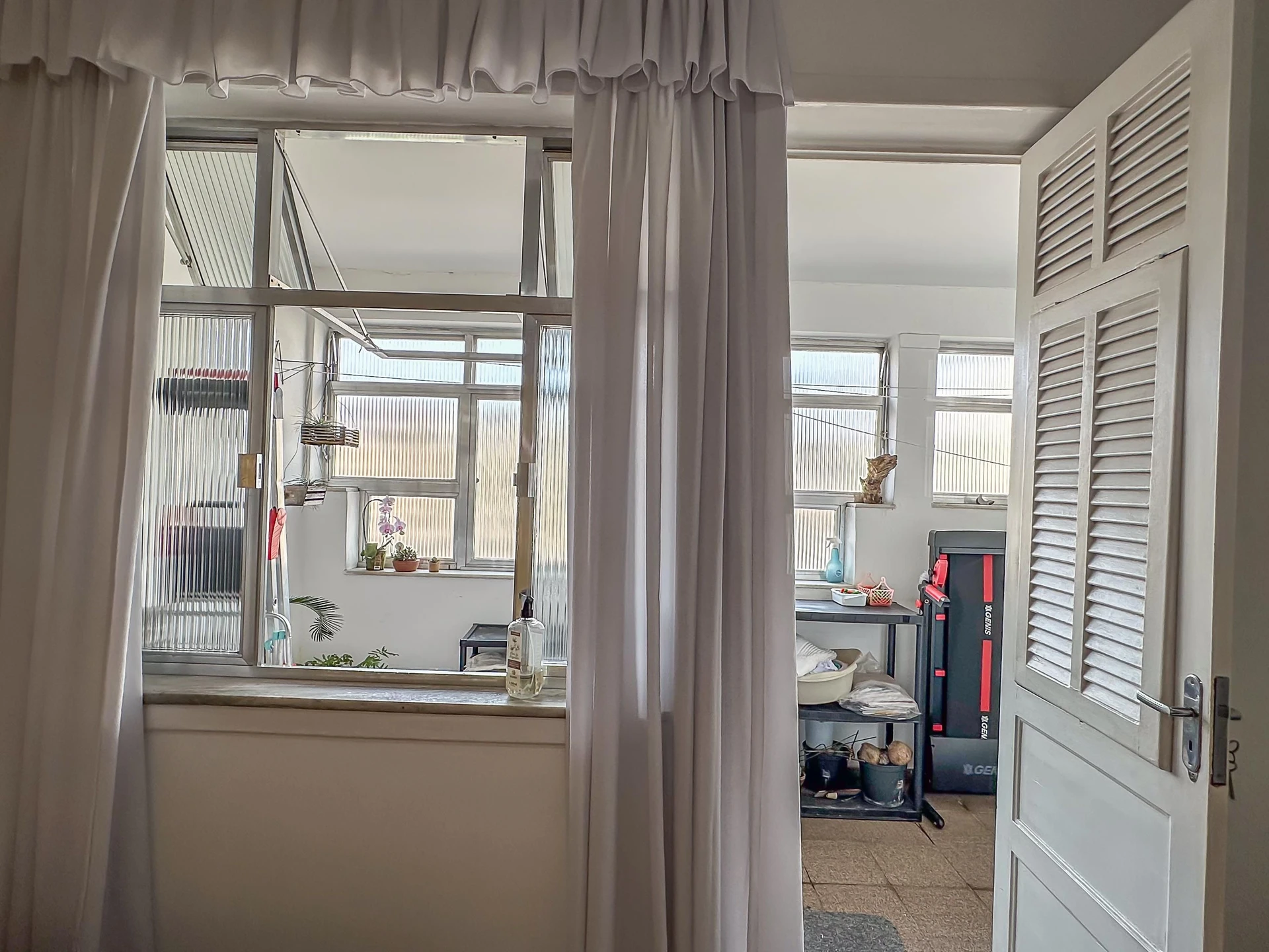 Furnished 2-bedroom apartment with a balcony — photo 45