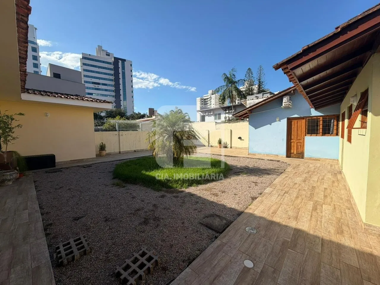 Furnished studio 17 m² with air-conditioning and 1 bath