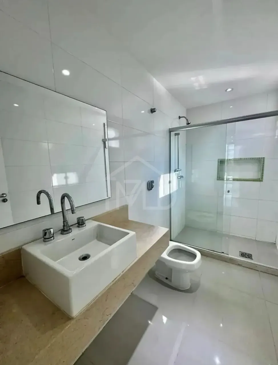 House with 5 bedrooms and floor-to-ceiling windows — photo 5